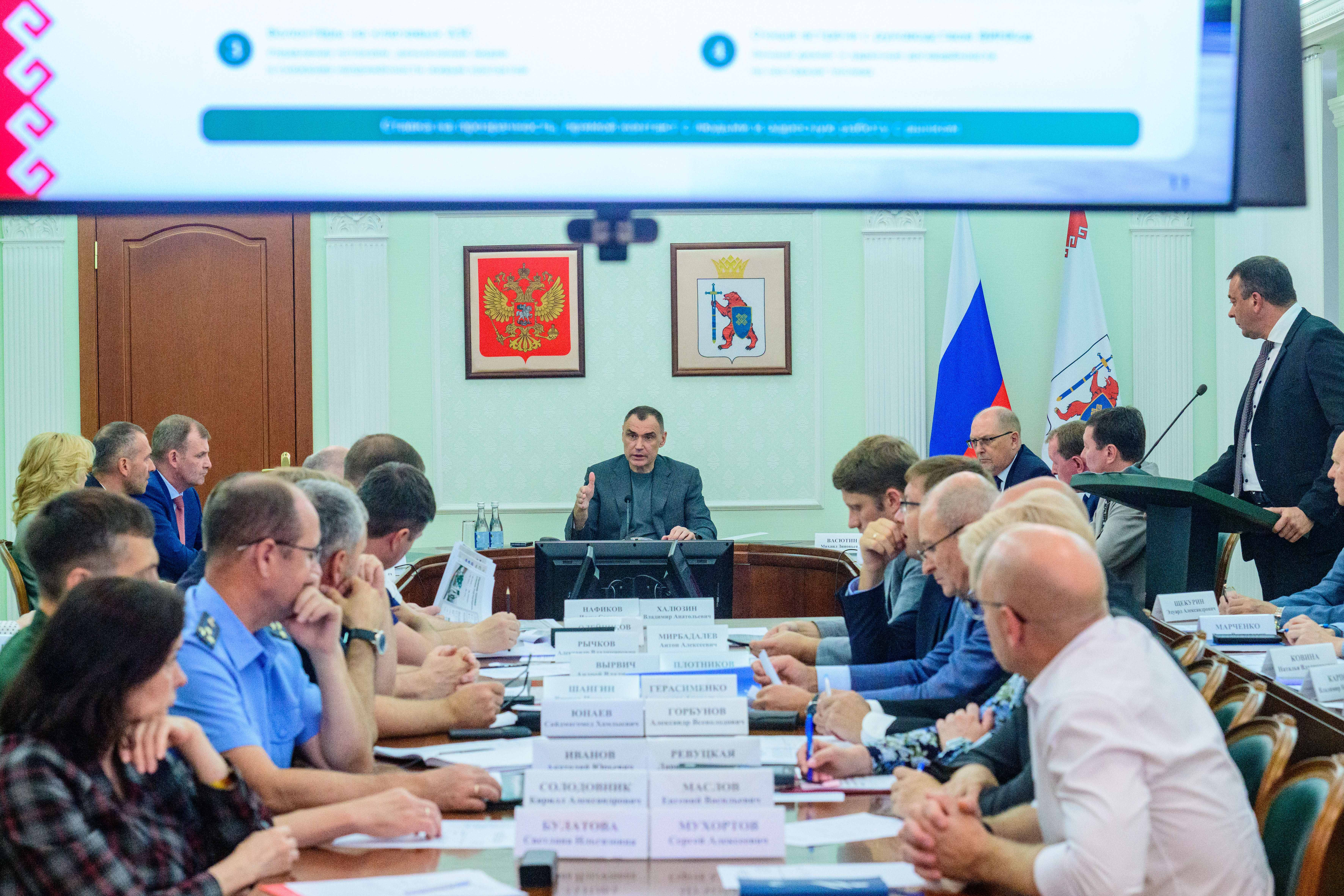 Михаил Васютин принял участие в заседании республиканского оперативного штаба по вопросам топливообеспечения