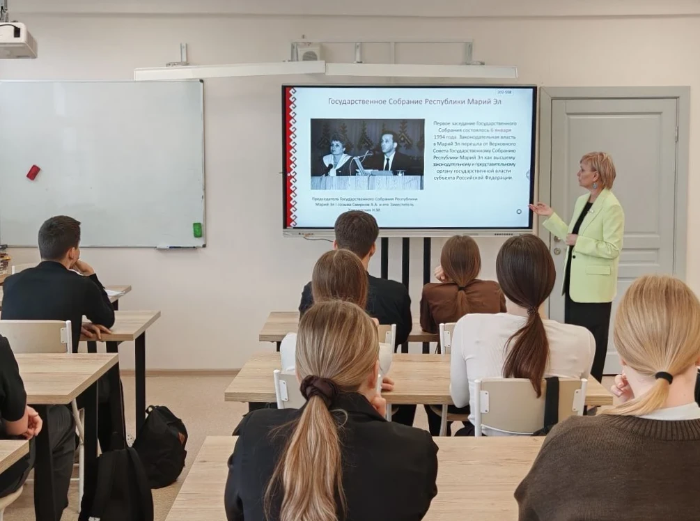 В образовательных организациях Марий Эл  проходят парламентские уроки с участием депутатов