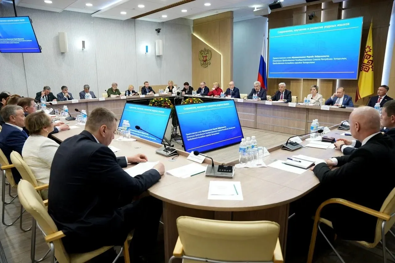 В Чебоксарах обсудили сохранение родных языков:  итоги совместного заседания комитетов парламентов  Чувашии и Марий Эл