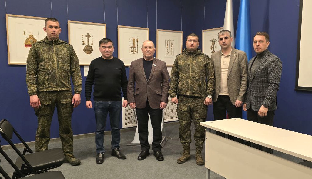 Делегация марийского парламента встретилась с бойцами в ЛНР с гуманитарной миссией