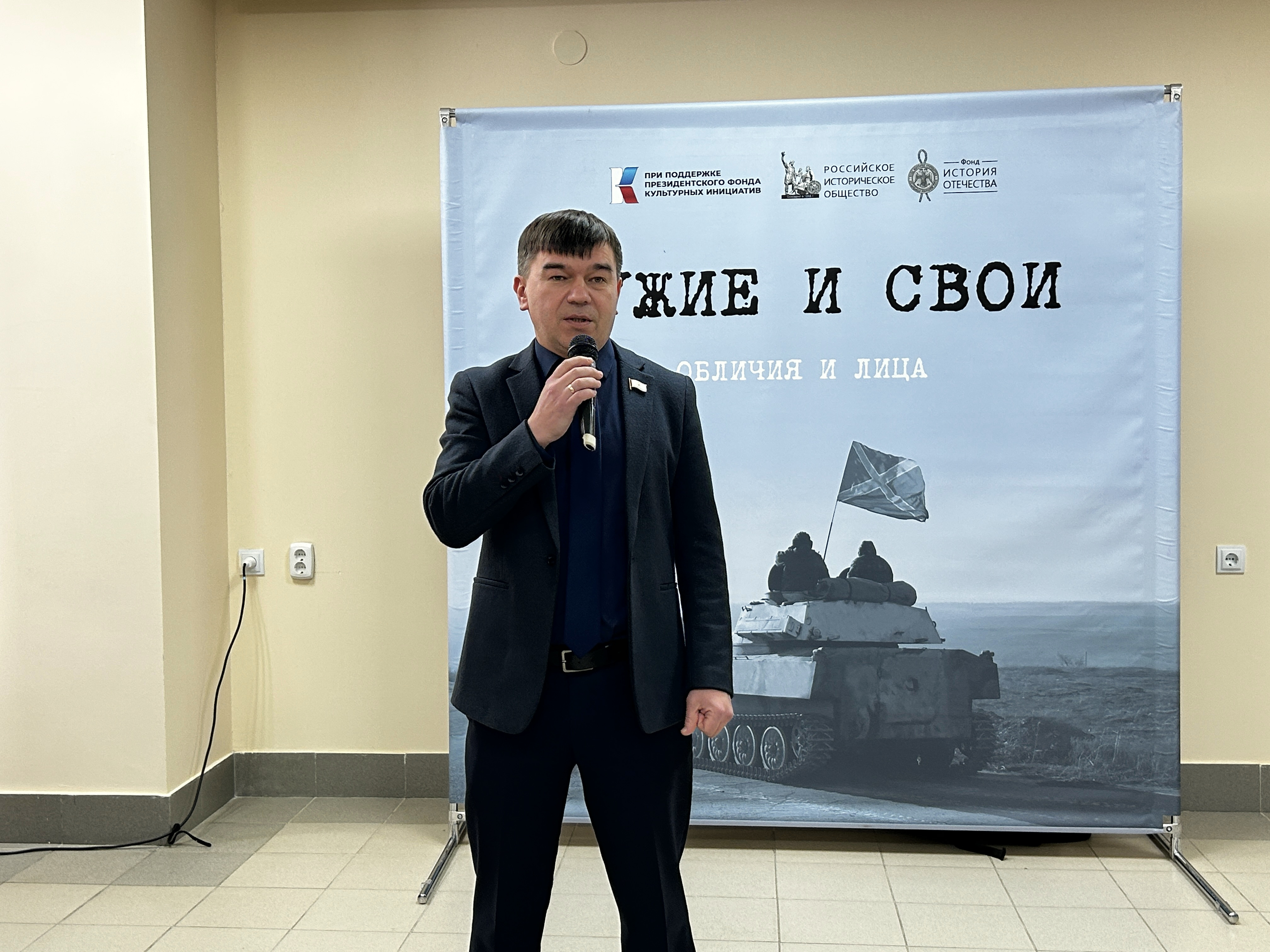 «Особо значима для молодого поколения»: депутат и ветеран СВО о важности выставки «Чужие и СВОи»