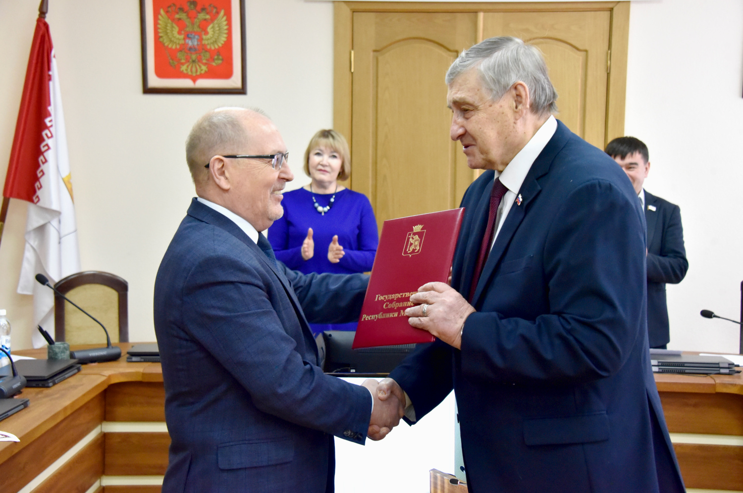  Члены Совета при Председателе Госсобрания поздравили с 80-летием Анатолия Смирнова