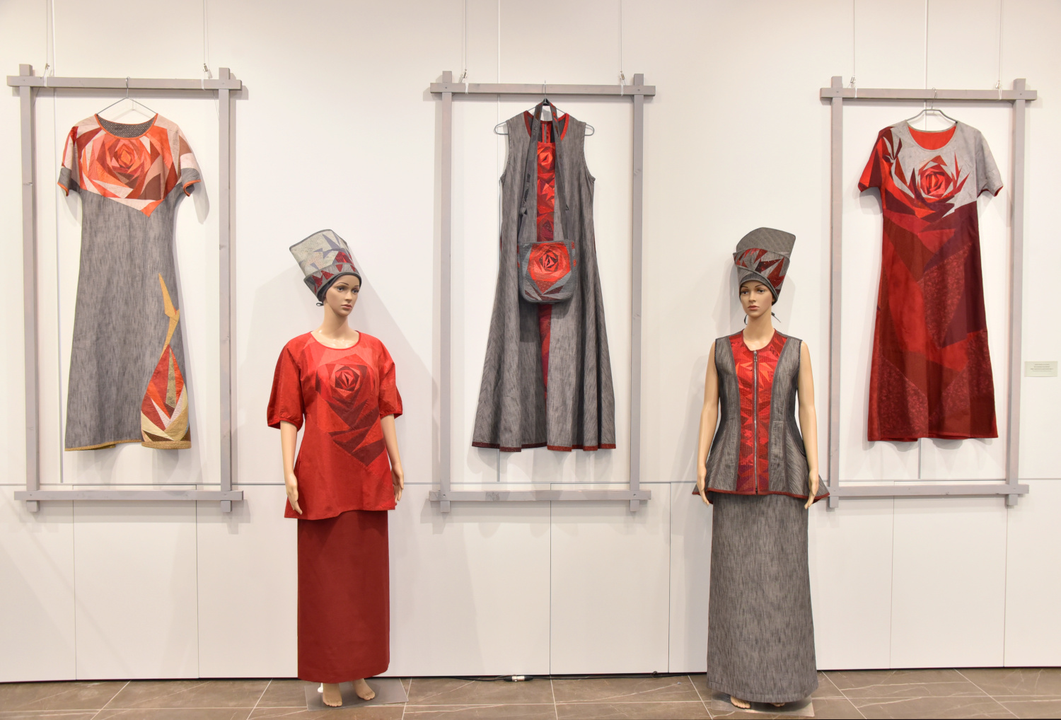 В Йошкар-Оле открылась выставка «Широка страна моя родная!»