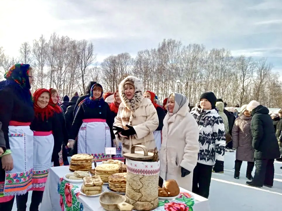 Широкие гулянья в Йошкар-Оле: Лариса Яковлева  разделила с горожанами традиции Ӱярни и Масленицы