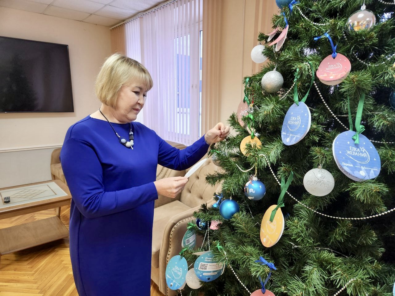 Заместители Председателя Госсобрания стали «новогодними волшебниками» для детей в рамках акции «Ёлка желаний»      