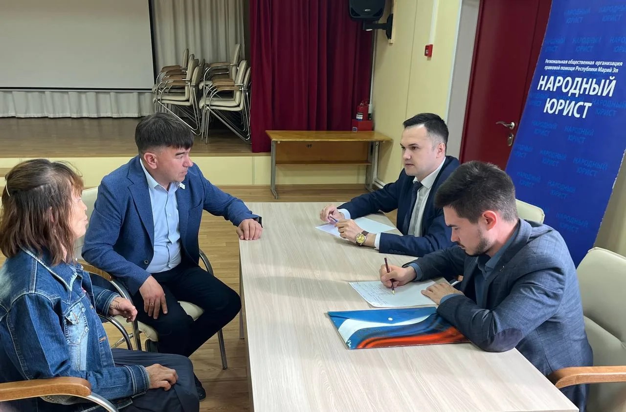 Александр Смирнов вместе с «Народным юристом»  провел прием граждан в Советском районе