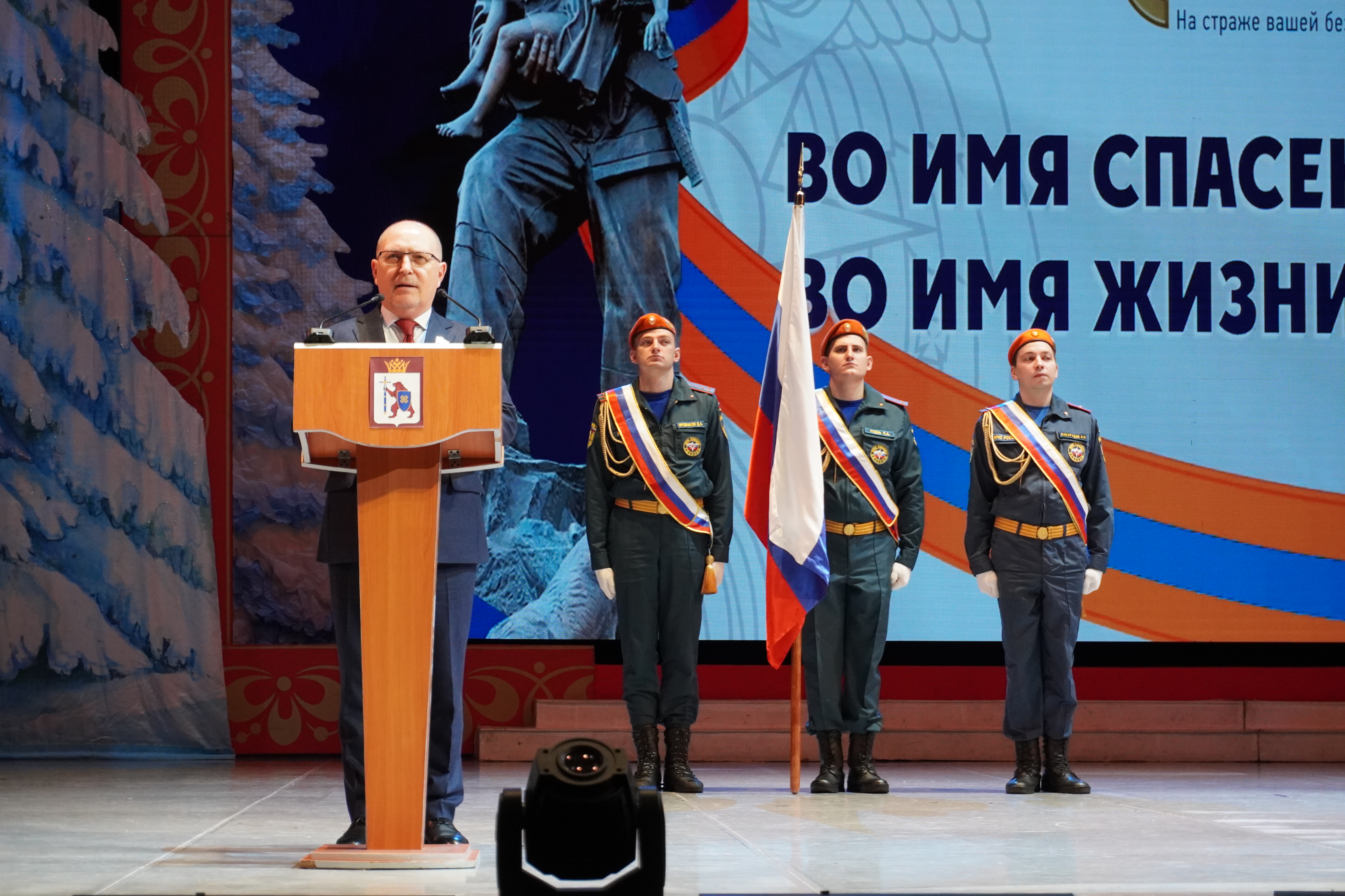  Председатель Государственного Собрания Республики Марий Эл поздравил сотрудников МЧС с 35-летием ведомства