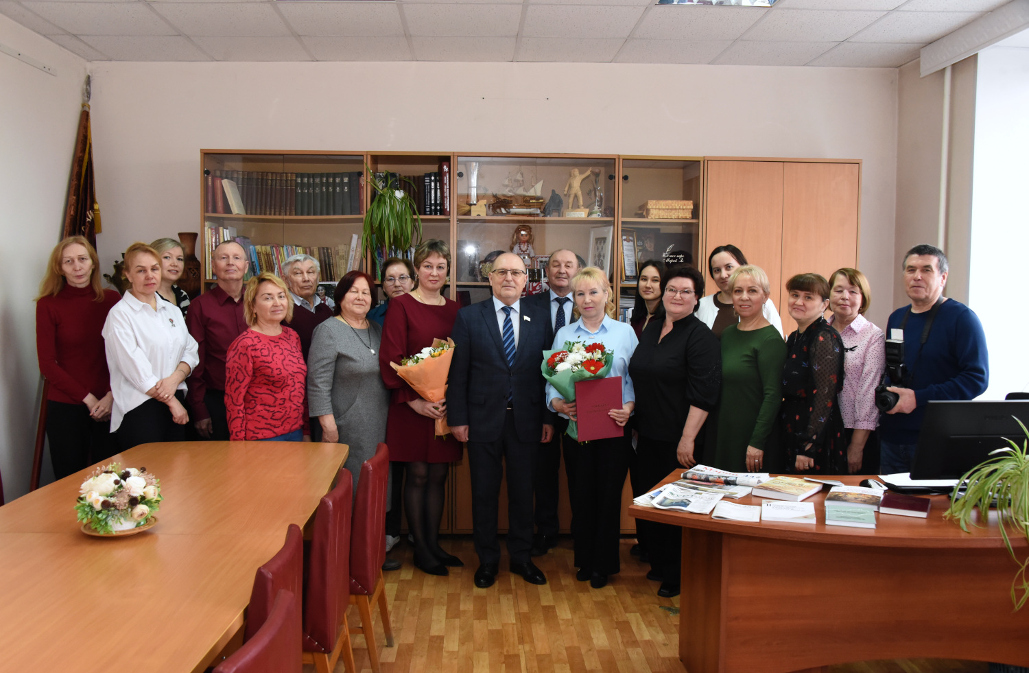 Председатель Госсобрания оценил вековую историю старейшей национальной газеты и обсудил с журналистами помощь бойцам СВО