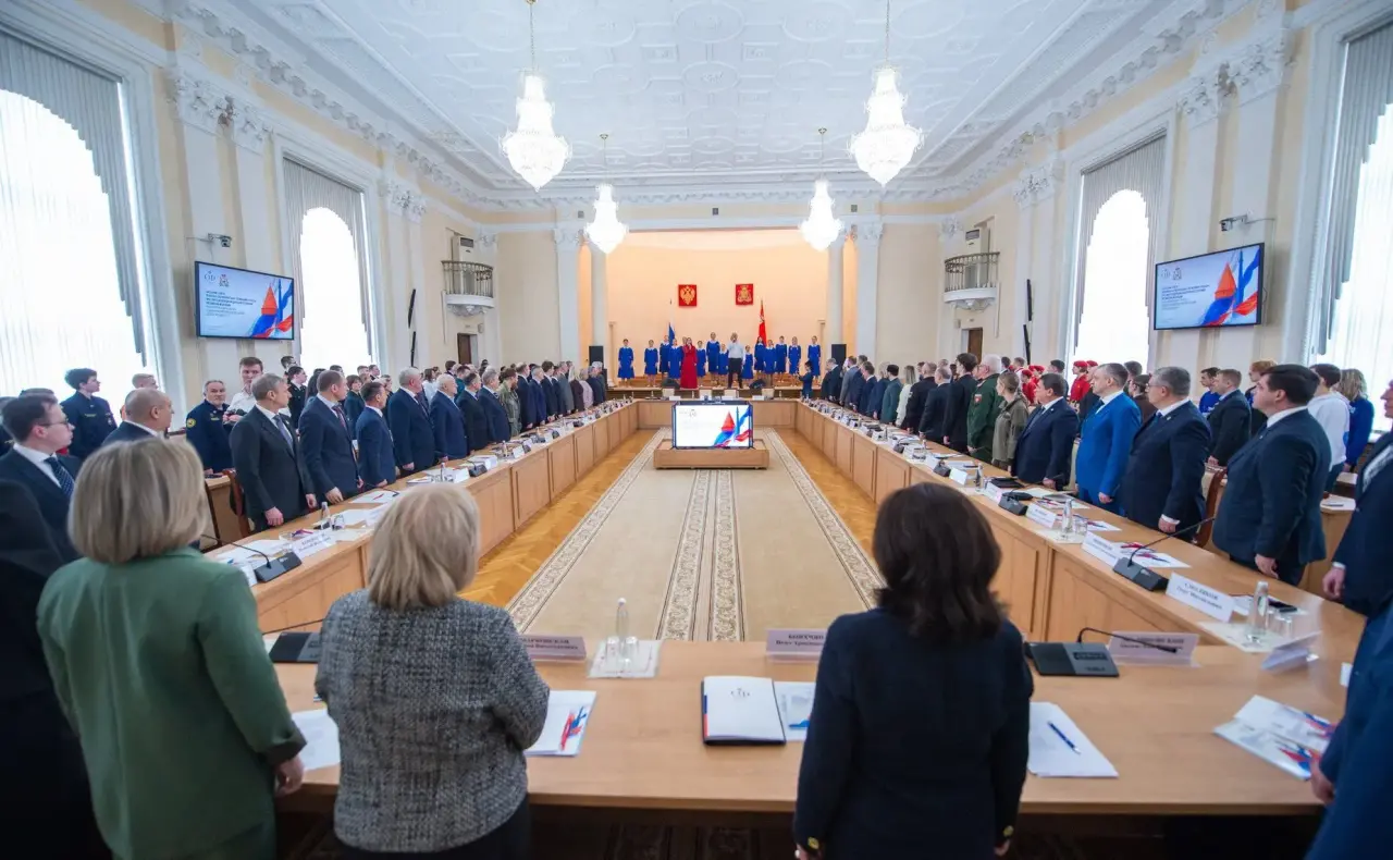 Сенатор РФ Сергей Мартынов принял участие в обсуждении задач патриотического воспитания молодежи  