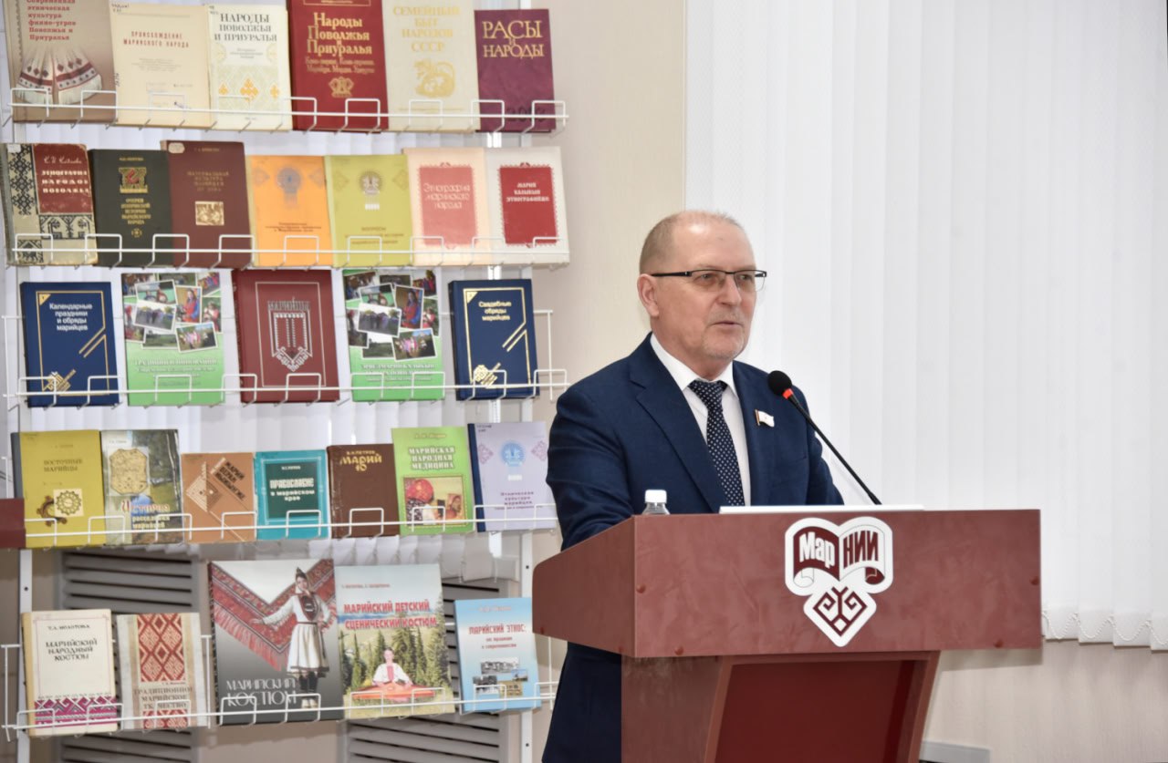 В Марийском научно-исследовательском институте состоялся диалог о межнациональном согласии с профессором РАН, ведущим этнологом страны 