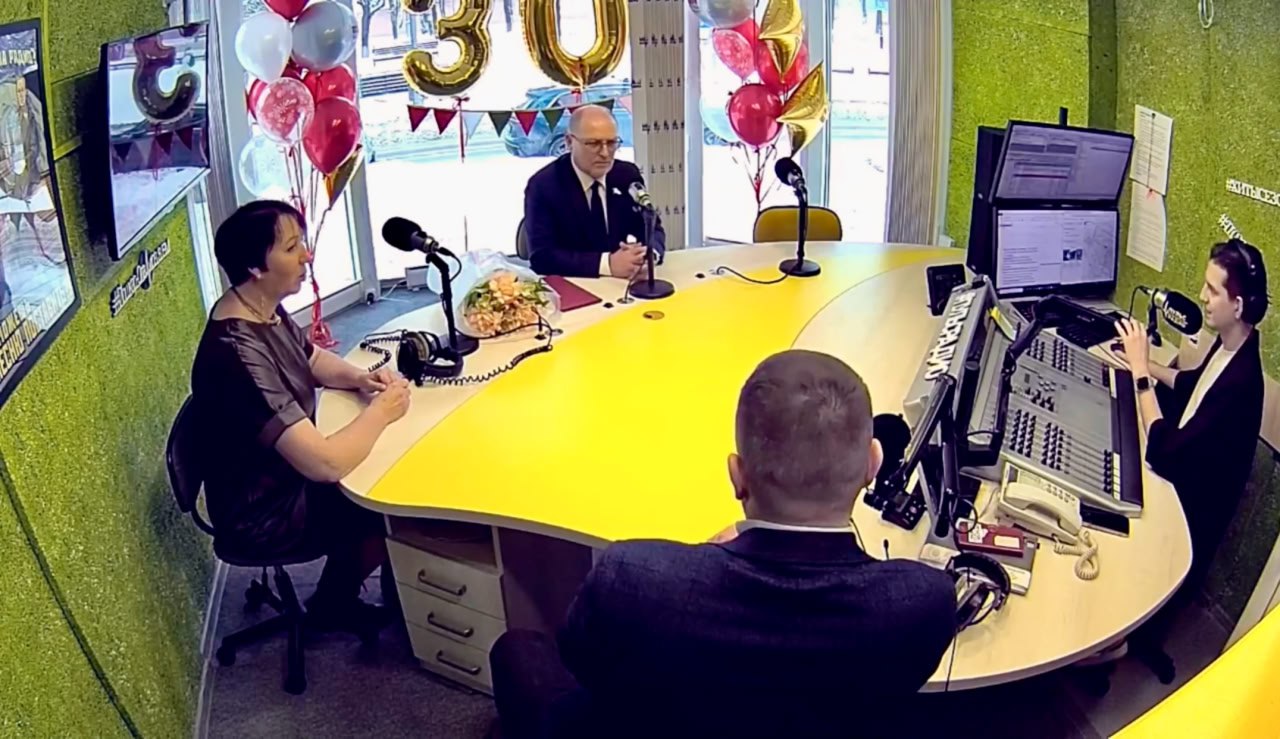 «Близко и всегда»: Председатель Госсобрания поздравил коллектив «Пульс-Радио» с 30-летием в эфире и отметил вклад первой FM-радиостанции Йошкар-Олы в медиапространство республики