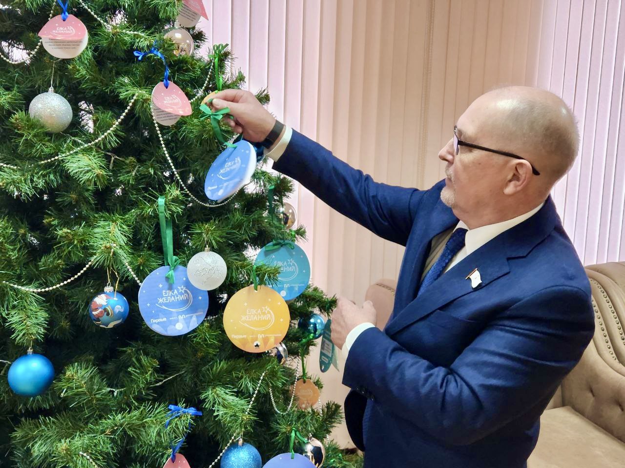 Михаил Васютин исполнит новогодние желания детей из Марий Эл и Запорожья в рамках акции «Елка желаний»      