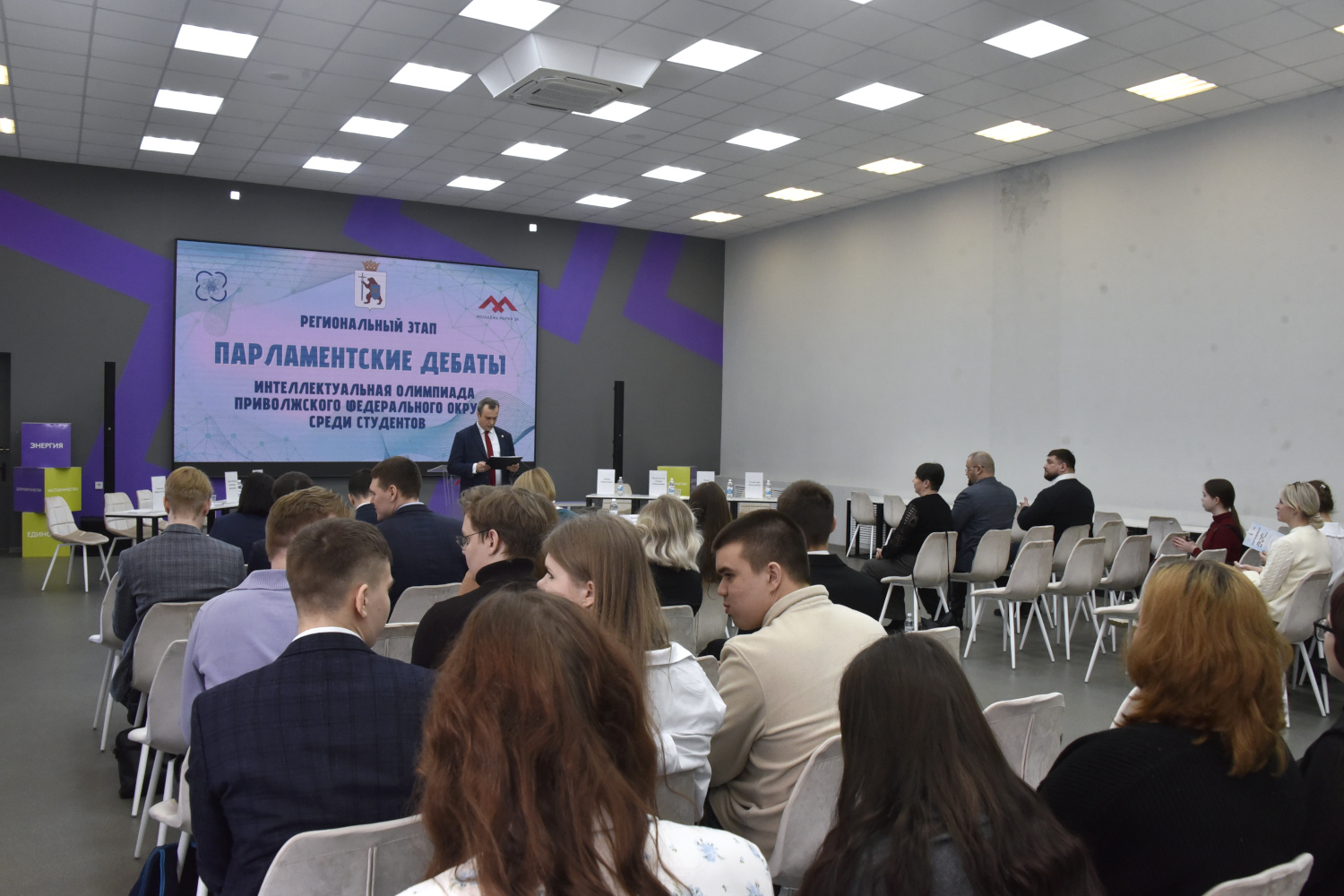 Лариса Яковлева выступила экспертом регионального этапа «Парламентских дебатов»