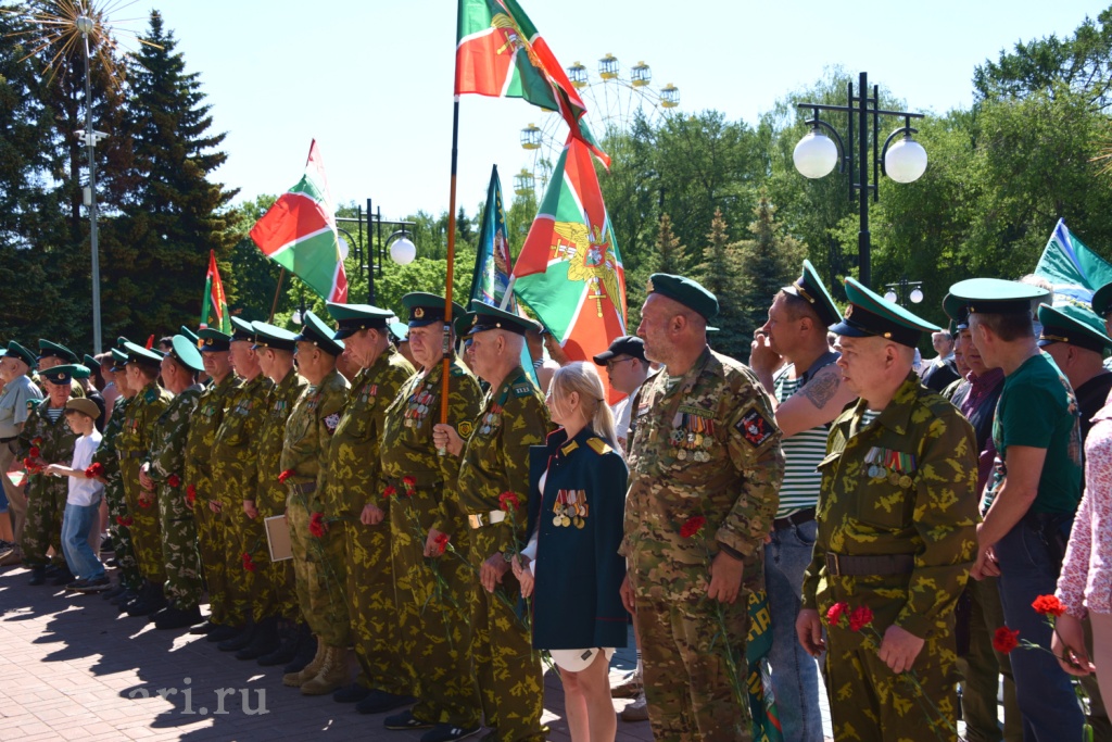 "Наши границы в надежных руках, в руках настоящих мужчин"