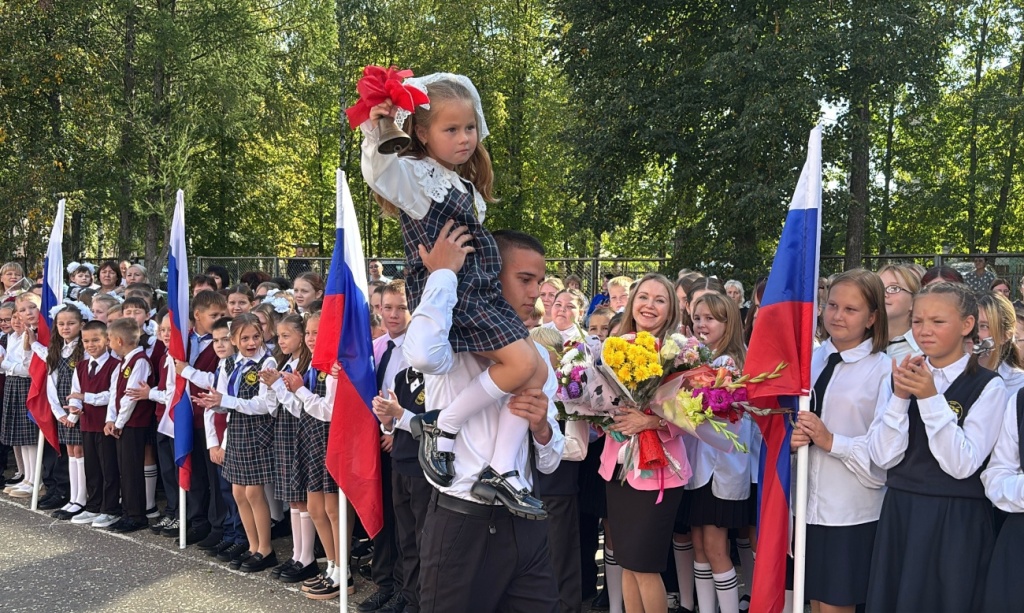 Депутаты поздравили школьников и студентов  с началом нового учебного года