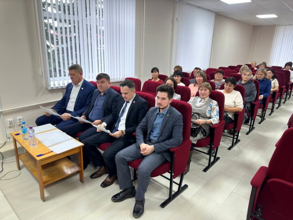 Помощь семьям участников СВО и дань памяти героям: итоги рабочей поездки депутата Александра Смирнова в Куженерский район 