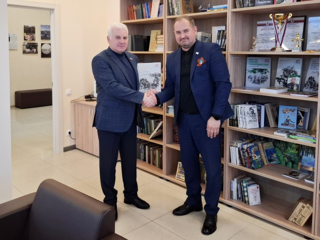 Сенатор Сергей Мартынов высоко оценил системную помощь защитникам России в регионе