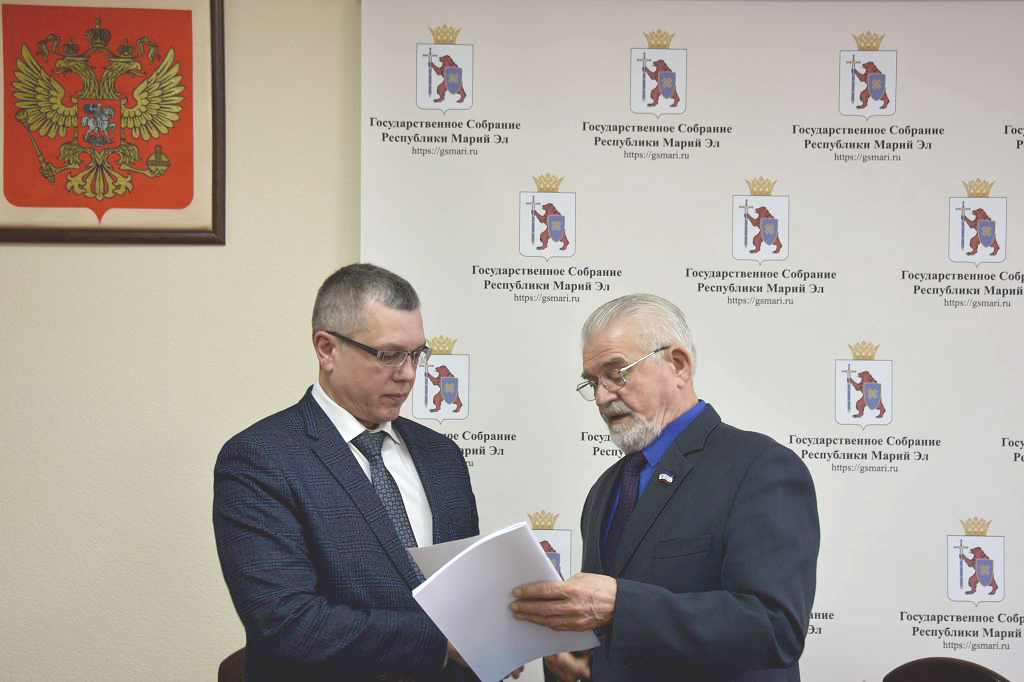 Уполномоченный по правам человека  внес на рассмотрение парламента доклад о своей деятельности