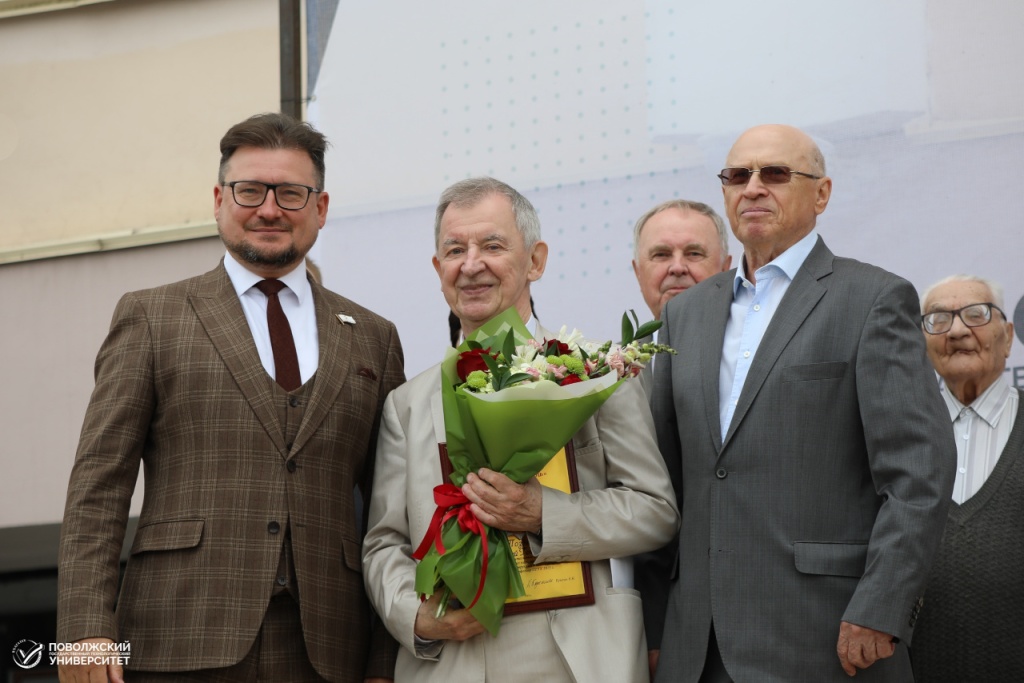 Петухов.jpg