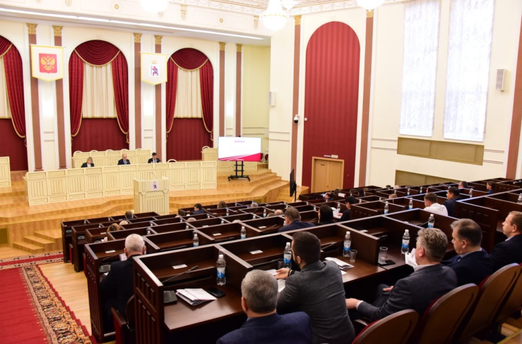 Депутаты ознакомились с прогнозом социально-экономического развития региона и основными параметрами республиканского бюджета на ближайшие три года