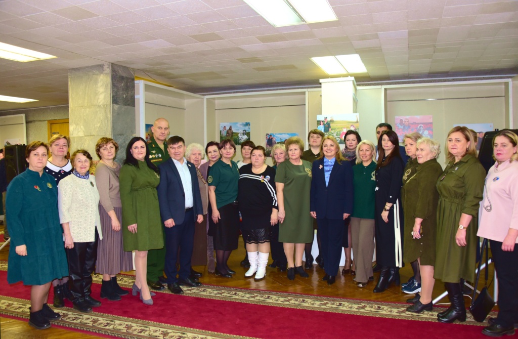  В Общественно-политическом центре представили фотопроект, посвященный матерям защитников Отечества  