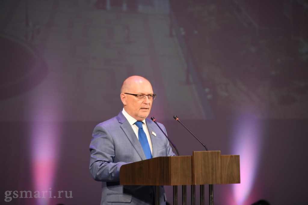 Глава парламента поздравил строителей республики  с профессиональным праздником
