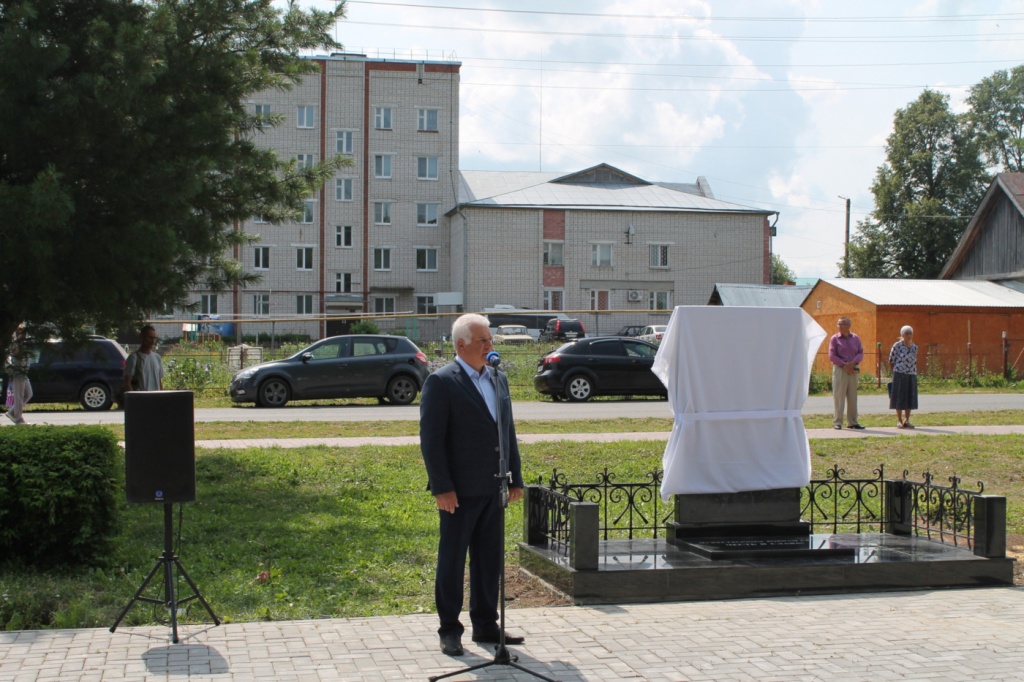 Сенатор Сергей Мартынов принял участие в открытии мемориала в память о бойцах СВО