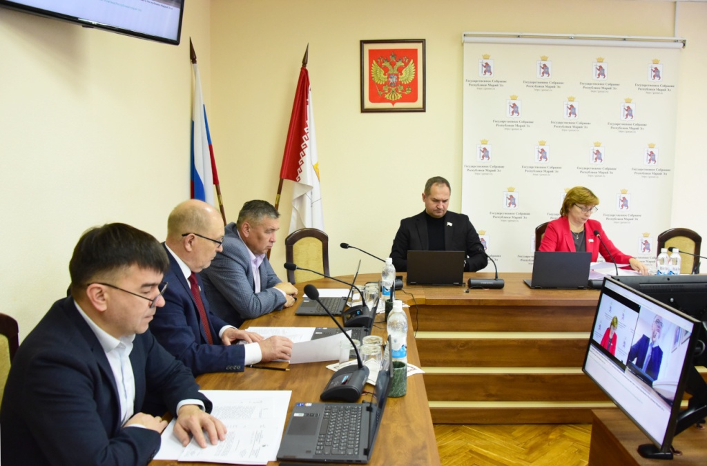 Головные комитеты подводят итоги рассмотрения  проектов сессионных документов