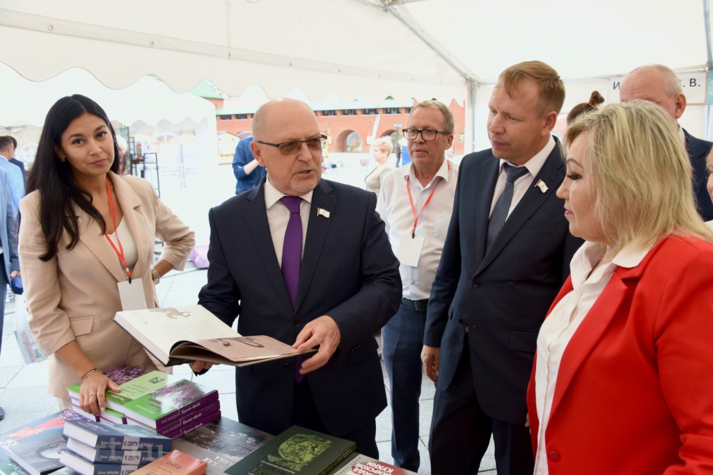 Первый книжный фестиваль открылся  в Царевококшайском Кремле