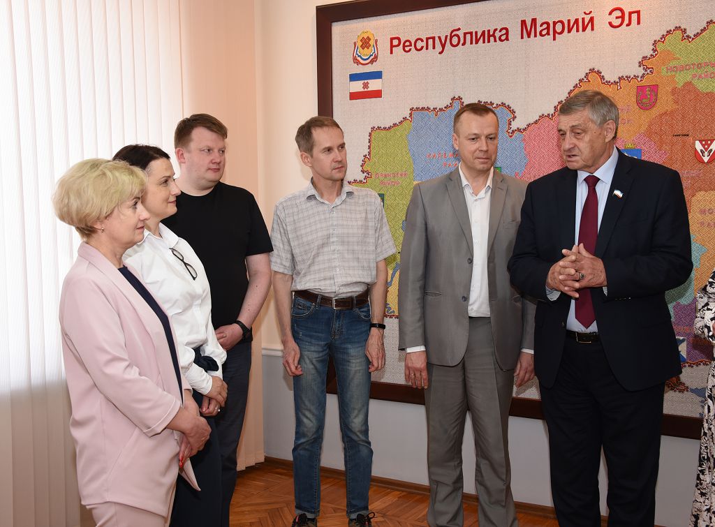  В Государственном Собрании побывала делегация из Заксобрания Кировской области 