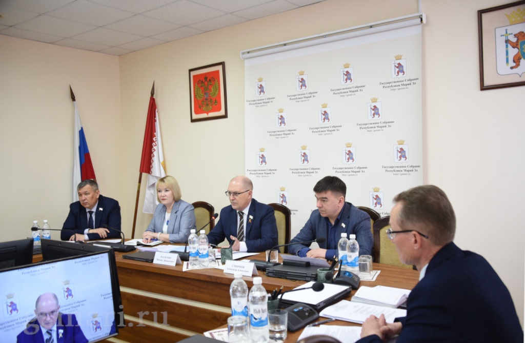 Депутаты всех уровней должны работать единой командой
