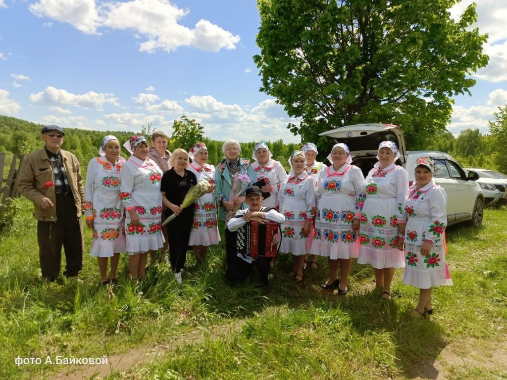 Пушкина_памятный камень Васильеву.jpg