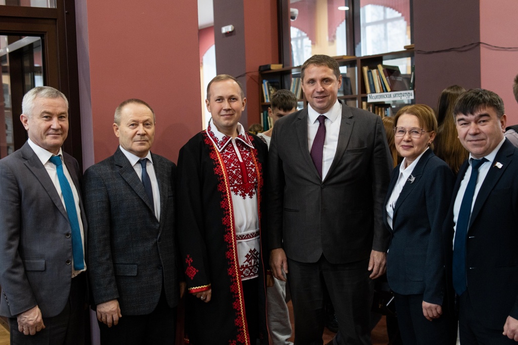 Депутаты Марий Эл поддержали международную акцию грамотности на марийском языке