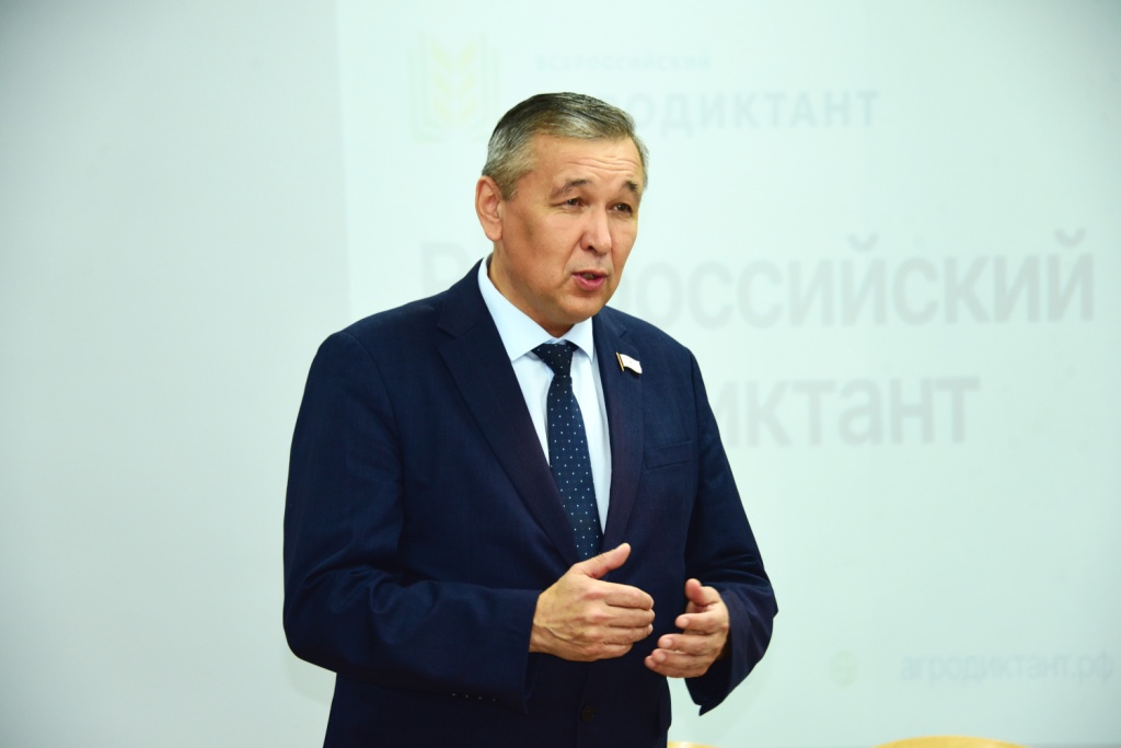 Александр Майоров: "Агродиктант — это не просто проверка знаний в одной из ключевых для России сфер. Это мощный импульс, который откроет новые горизонты для их расширения, способствуя развитию интеллектуального потенциала аграрного комплекса страны"