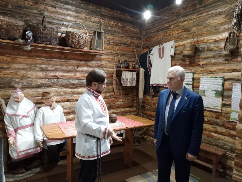  Сенатор Сергей Мартынов ознакомился с экспозицией Музея марийской сказки