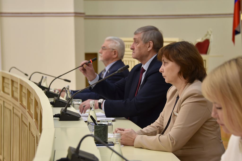 Парламентариям рассказали о работе прокуратуры и следственных органов