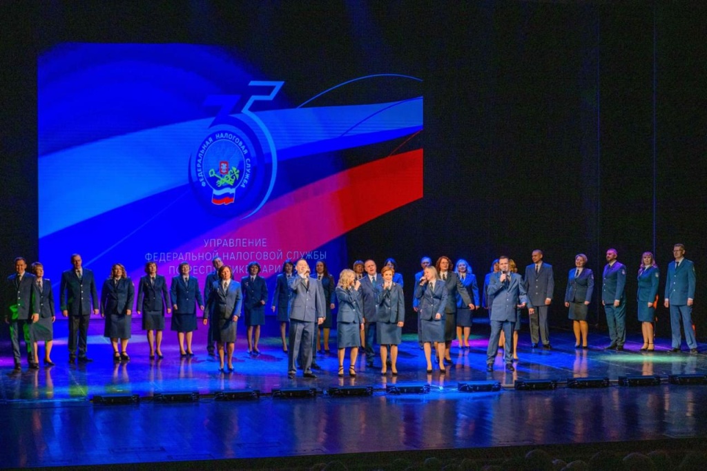 35 лет на службе России: в Марий Эл сотрудники и ветераны налоговой службы принимают поздравления 