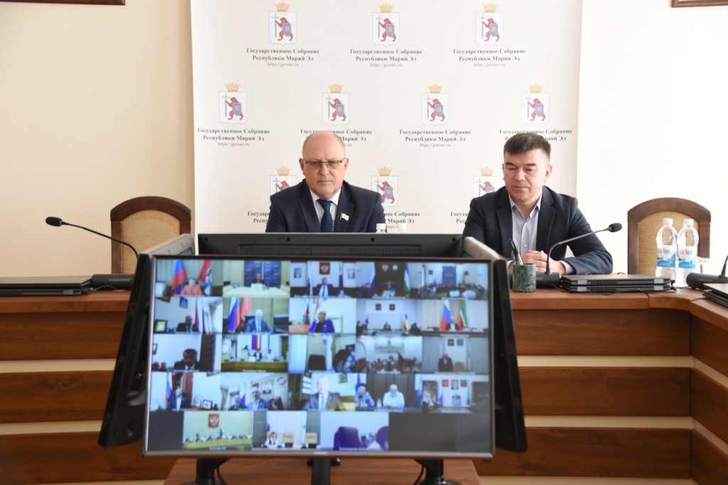 Депутаты Госдумы открыли осеннюю сессию 