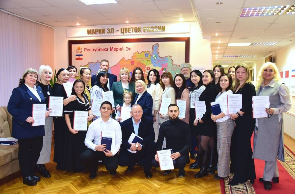 Патриотизм и межнациональное согласие: в парламенте Марий Эл наградили самых активных участников мероприятий