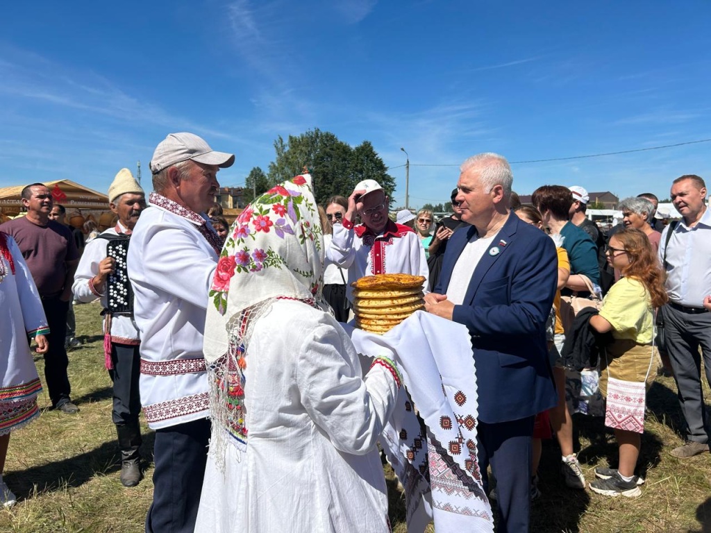 С 100-летним юбилеем Мари-Турекского района его жителей  поздравил сенатор Сергей Мартынов