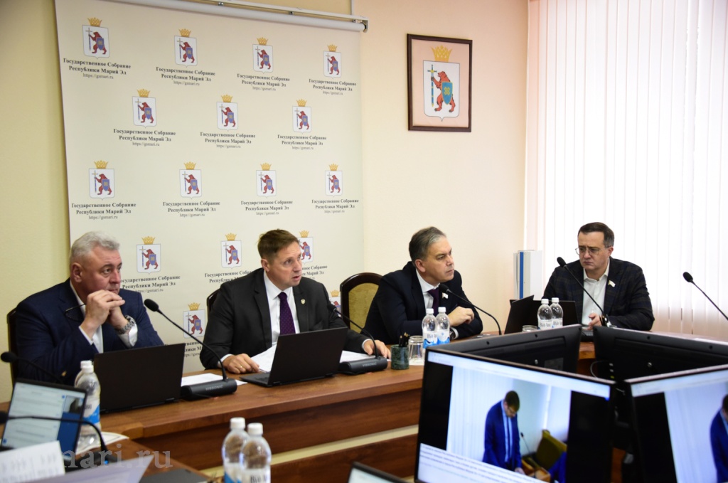 Комитеты приступили к обсуждению  проектов сессионных документов