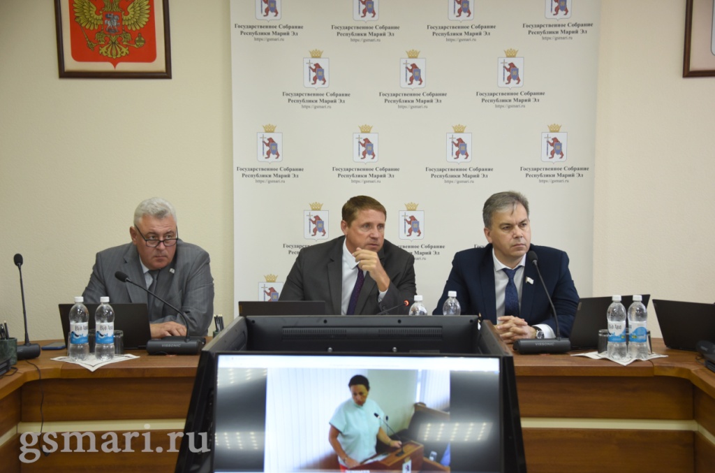 В парламенте стартовала комитетская неделя
