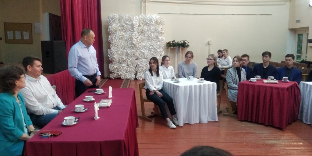 Депутат Владимир Кожанов провел парламентский урок в Сернурской школе