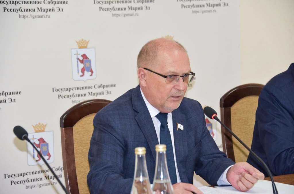 Михаил Васютин: "Взаимодействие парламента и профсоюзов  является важной составляющей социального диалога"