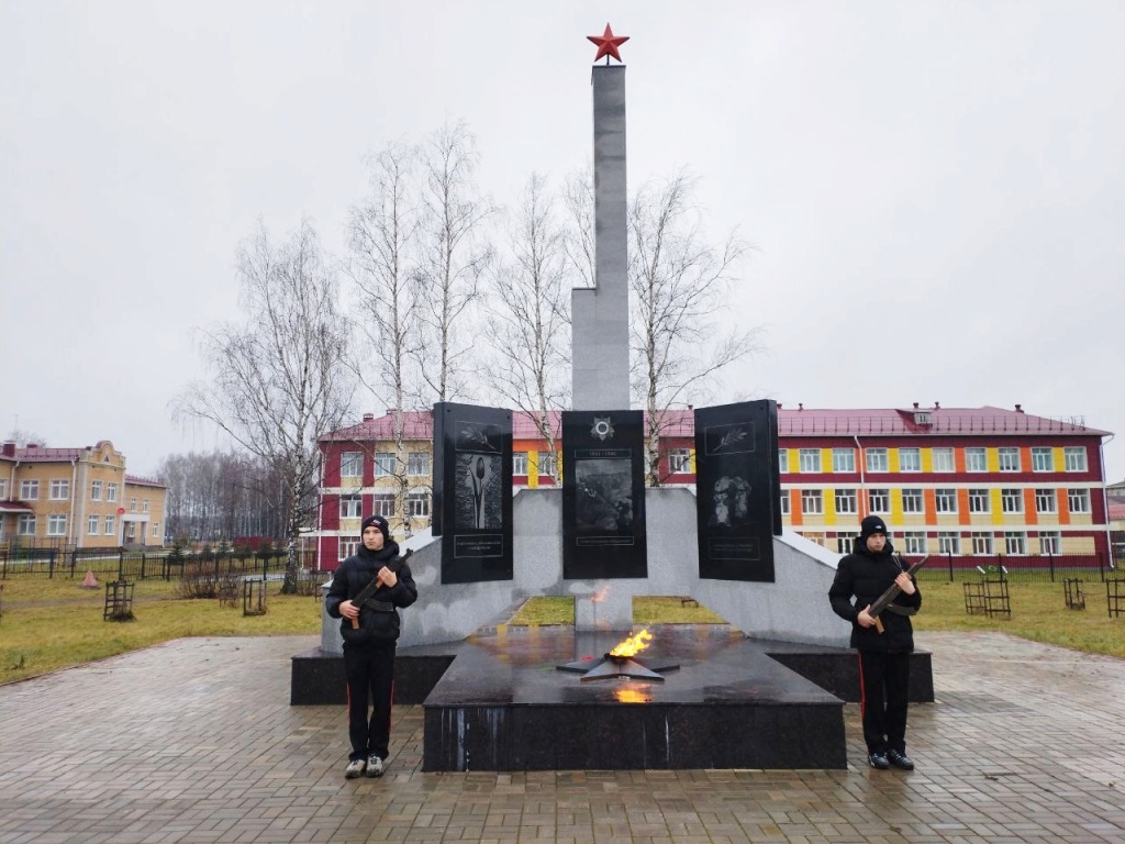 Депутат и участник кадровой программы «Герои Марий Эл. Талешке-влак» Александр Смирнов представил в Советском районе проект «Ребята нашего двора» 